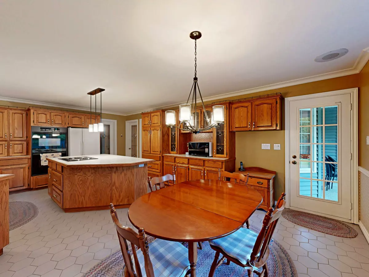 Guest Bathroom Photo of 9480 Whiteoak Gate, Richmond, BC
