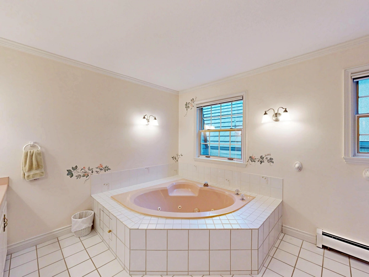 Hot Tub / Spa Photo of 9480 Whiteoak Gate, Richmond, BC