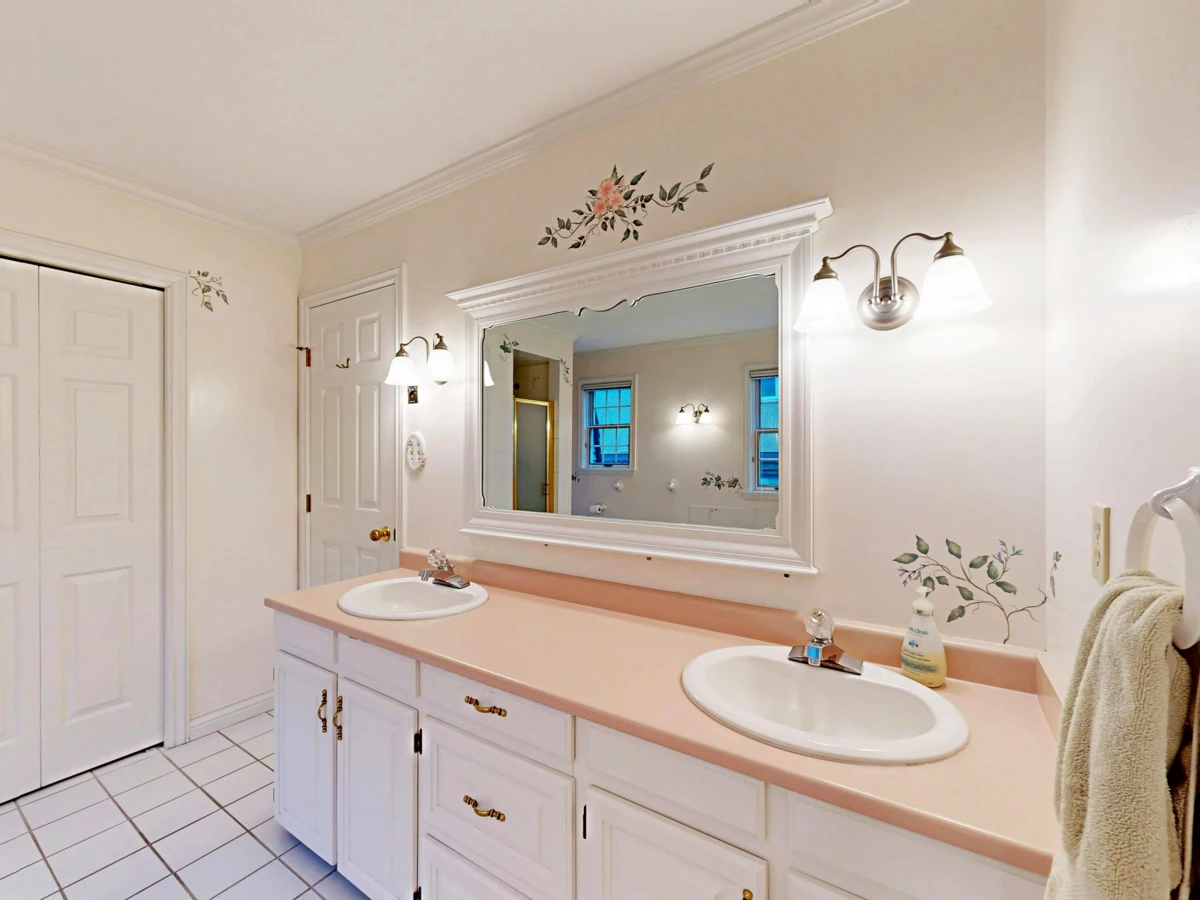 Swimming Pool Photo of 9480 Whiteoak Gate, Richmond, BC