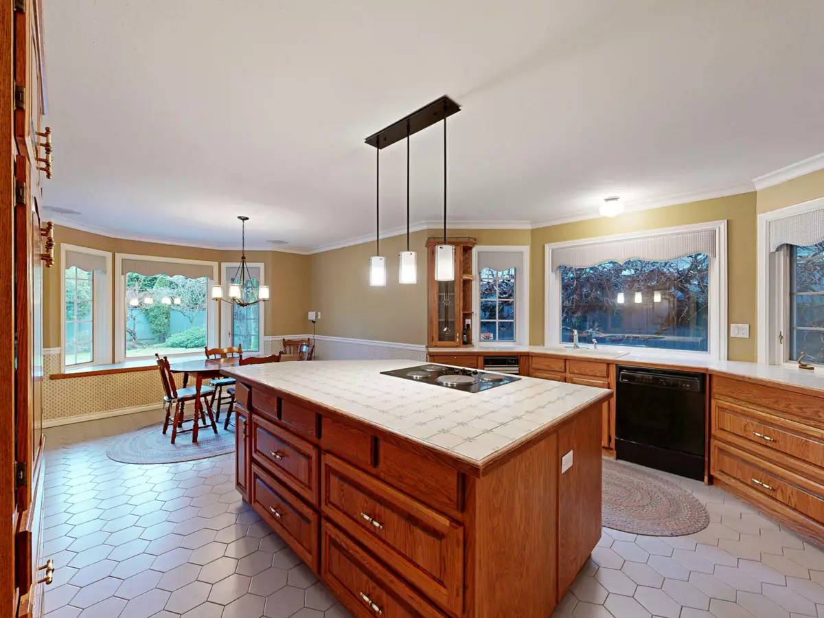Walk-In Closet Photo of 9480 Whiteoak Gate, Richmond, BC