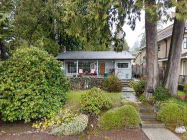 322 E 25th Street, North Vancouver, BC, Upper Lonsdale — 3 bed single family residence for sale