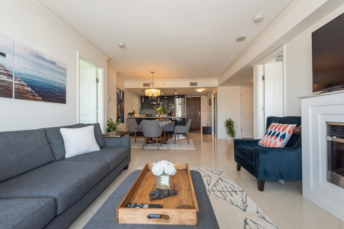 Breakfast Nook Photo of 1003 133 E Esplanade, North Vancouver, BC