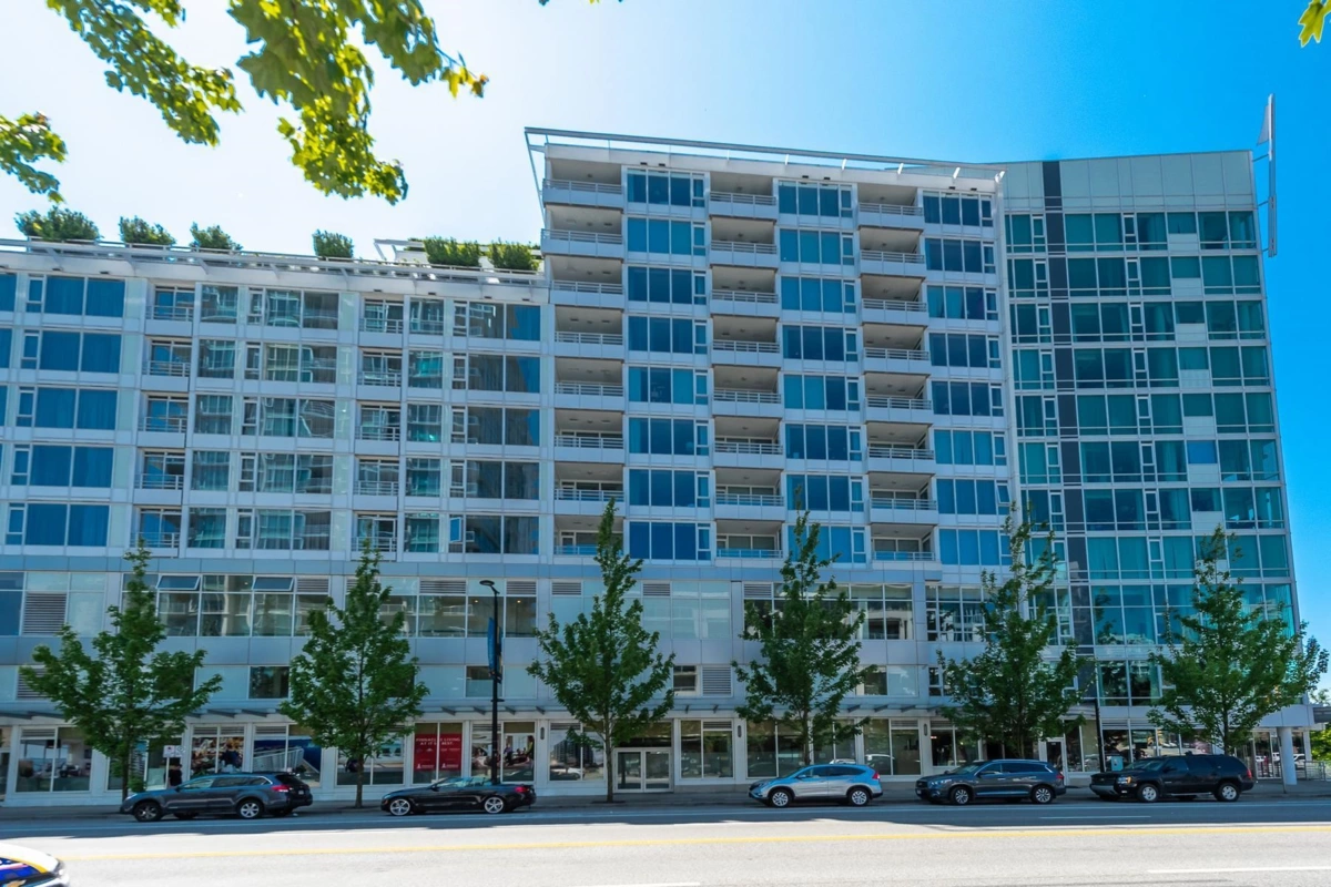 Front Yard Photo of 1003 133 E Esplanade, North Vancouver, BC