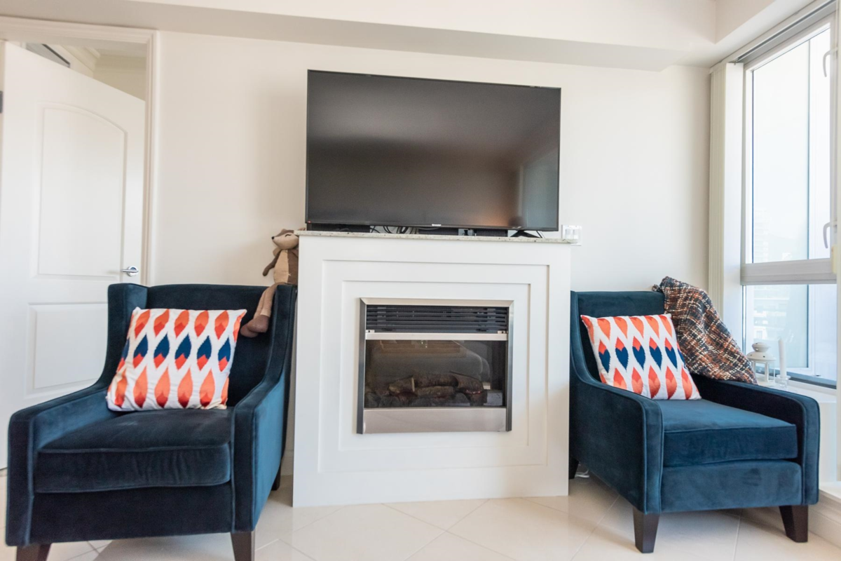 Living Room Photo of 1003 133 E Esplanade, North Vancouver, BC