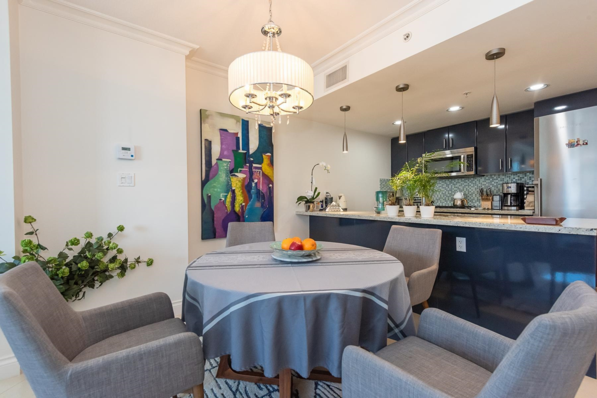 Primary Bathroom Photo of 1003 133 E Esplanade, North Vancouver, BC