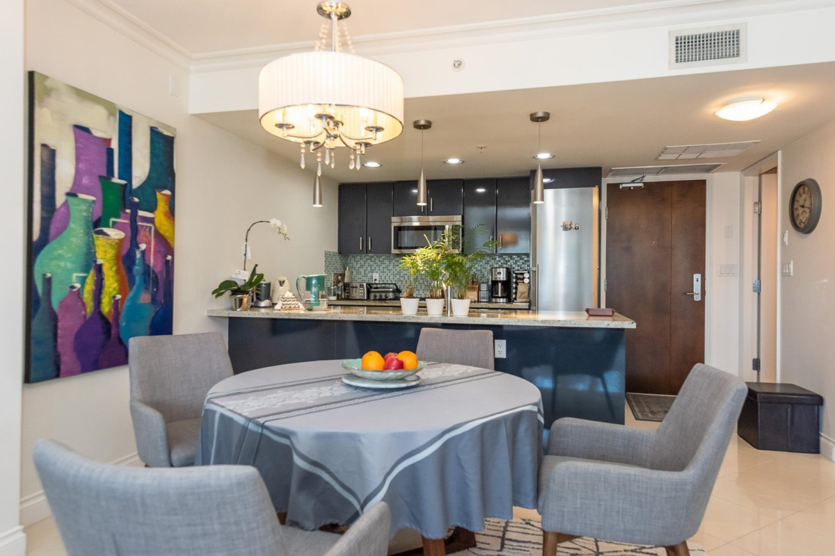 Walk-In Closet Photo of 1003 133 E Esplanade, North Vancouver, BC