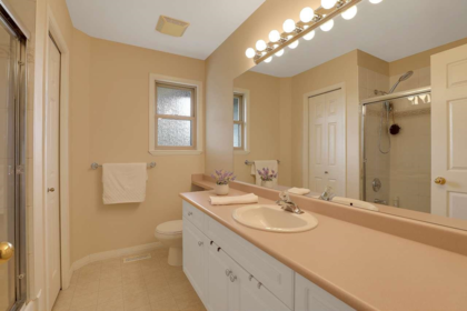 Hallway Photo of 8020 Kestrel Court, Surrey, BC