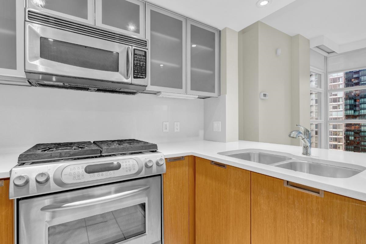 Basement Recreation Room Photo of 2305 1205 W Hastings Street, Vancouver, BC