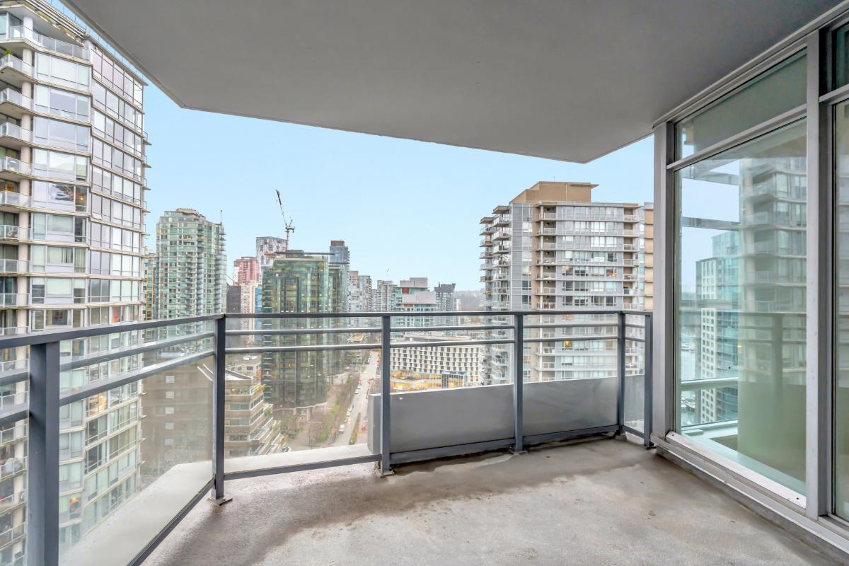 Entry Foyer Photo of 2305 1205 W Hastings Street, Vancouver, BC
