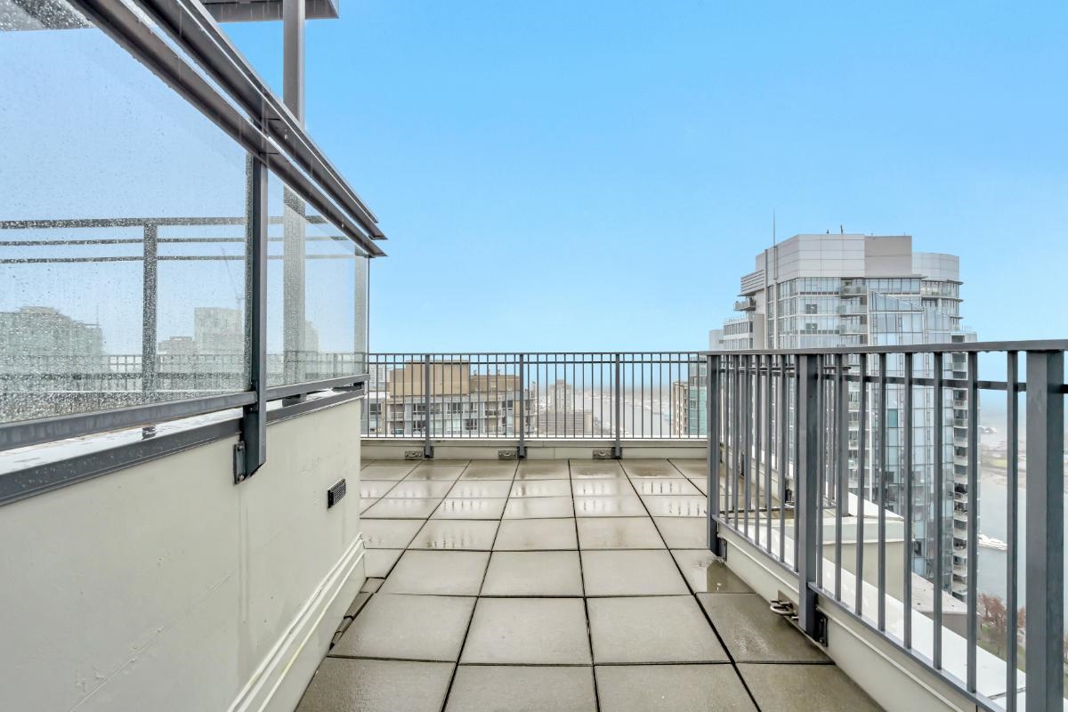 Kitchen Island Photo of 2305 1205 W Hastings Street, Vancouver, BC