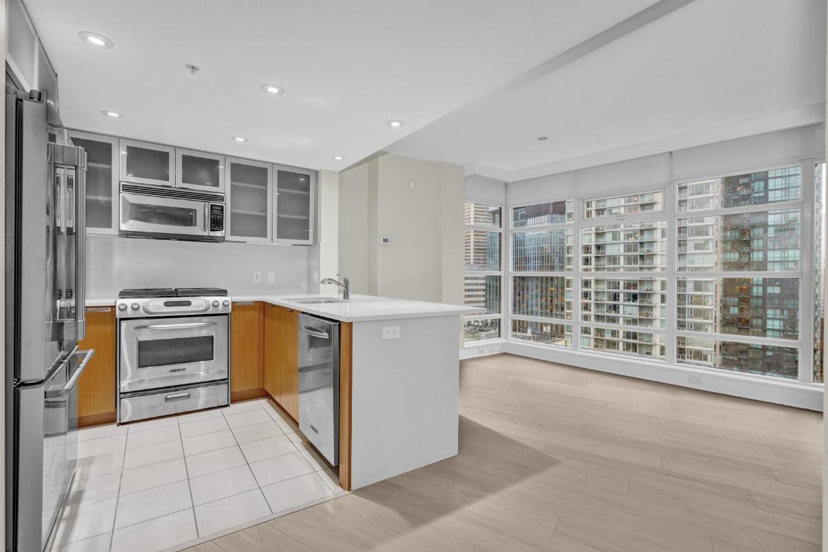 Primary Bathroom Photo of 2305 1205 W Hastings Street, Vancouver, BC