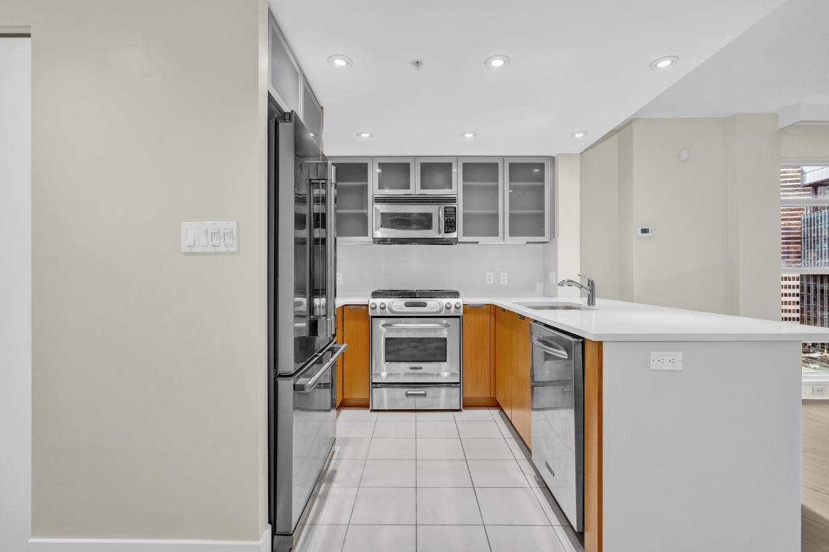 Walk-In Closet Photo of 2305 1205 W Hastings Street, Vancouver, BC