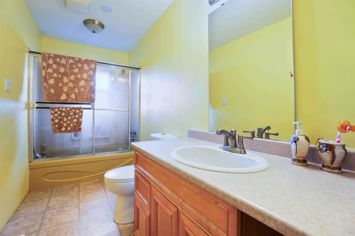 Walk-In Closet Photo of 2157 224 Street, Langley, BC