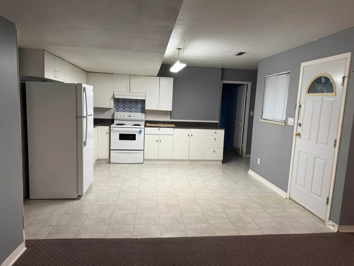 Entry Foyer Photo of 7688 120a Street, Surrey, BC