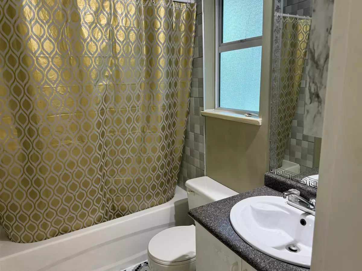 Front Yard Photo of 7688 120a Street, Surrey, BC