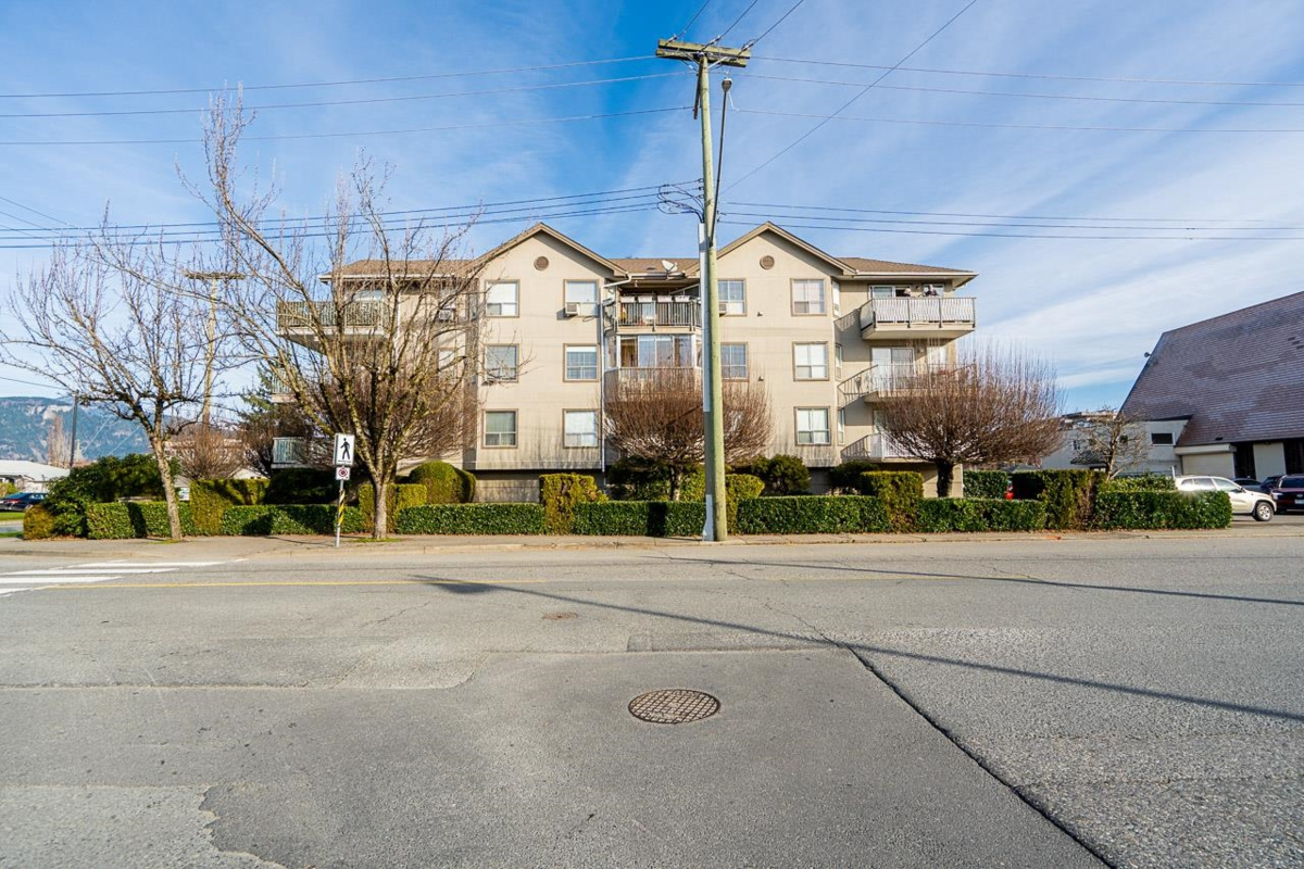 Dining Area Photo of 204 9400 Cook Street, Chilliwack, BC
