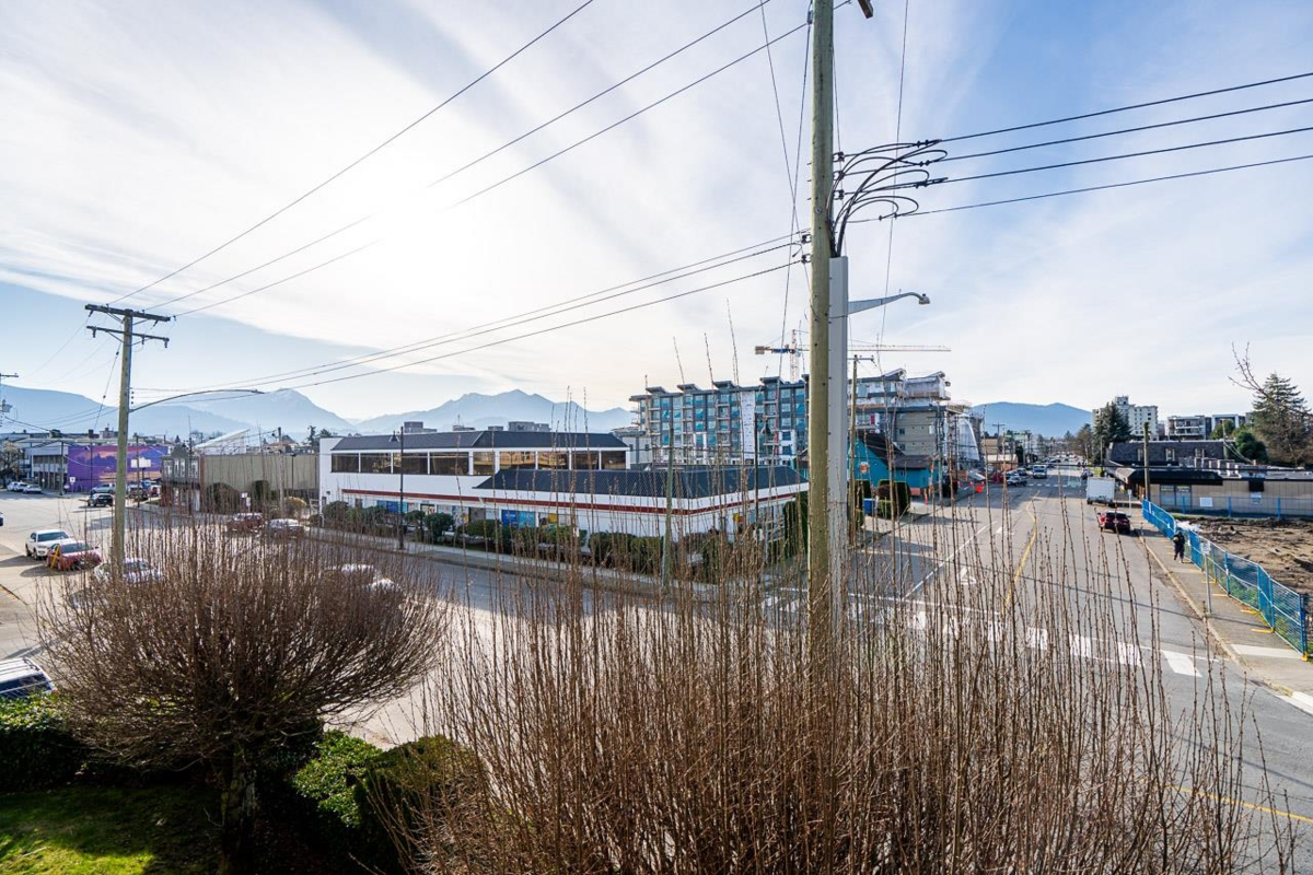Outdoor Kitchen Photo of 204 9400 Cook Street, Chilliwack, BC