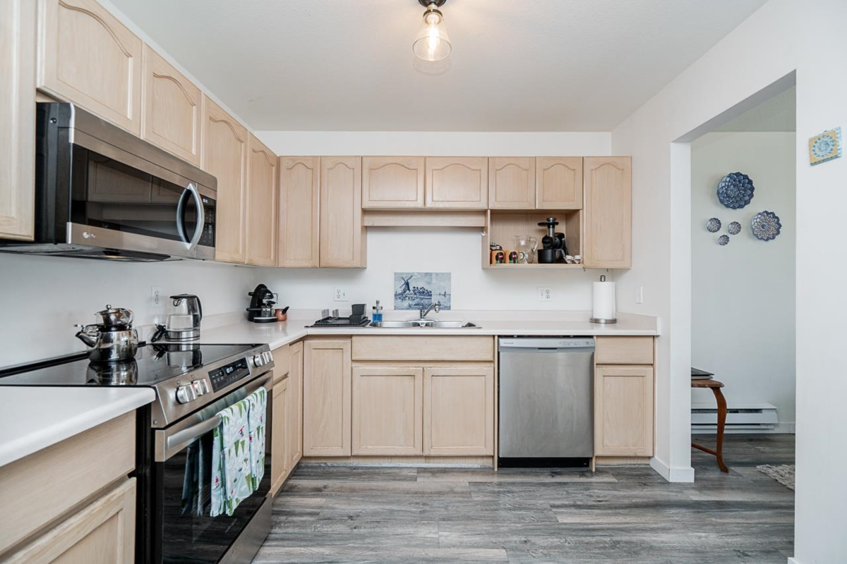 Primary Bathroom Photo of 204 9400 Cook Street, Chilliwack, BC