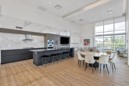 Kitchen Photo of 707 1526 Finlay Street, White Rock, BC