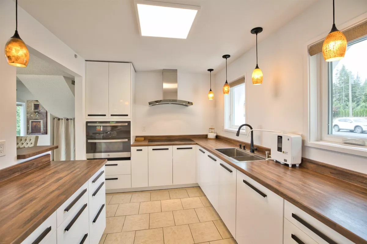 Kitchen Island Photo of 13100 Bell Street, Mission, BC