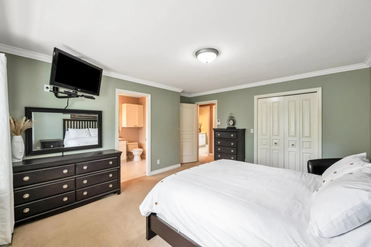 Basement Recreation Room Photo of 5770 167a Street, Surrey, BC