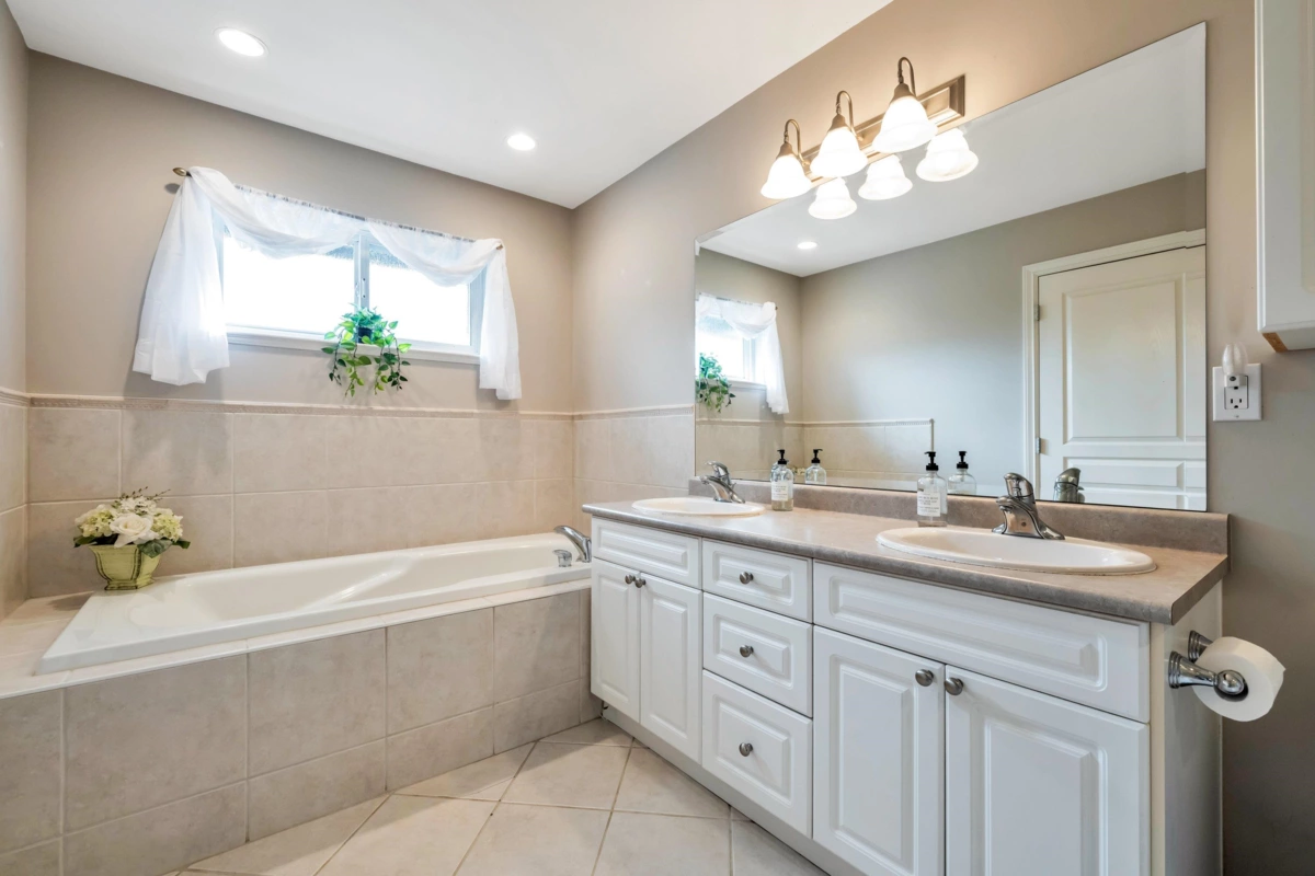 Laundry Room Photo of 5770 167a Street, Surrey, BC