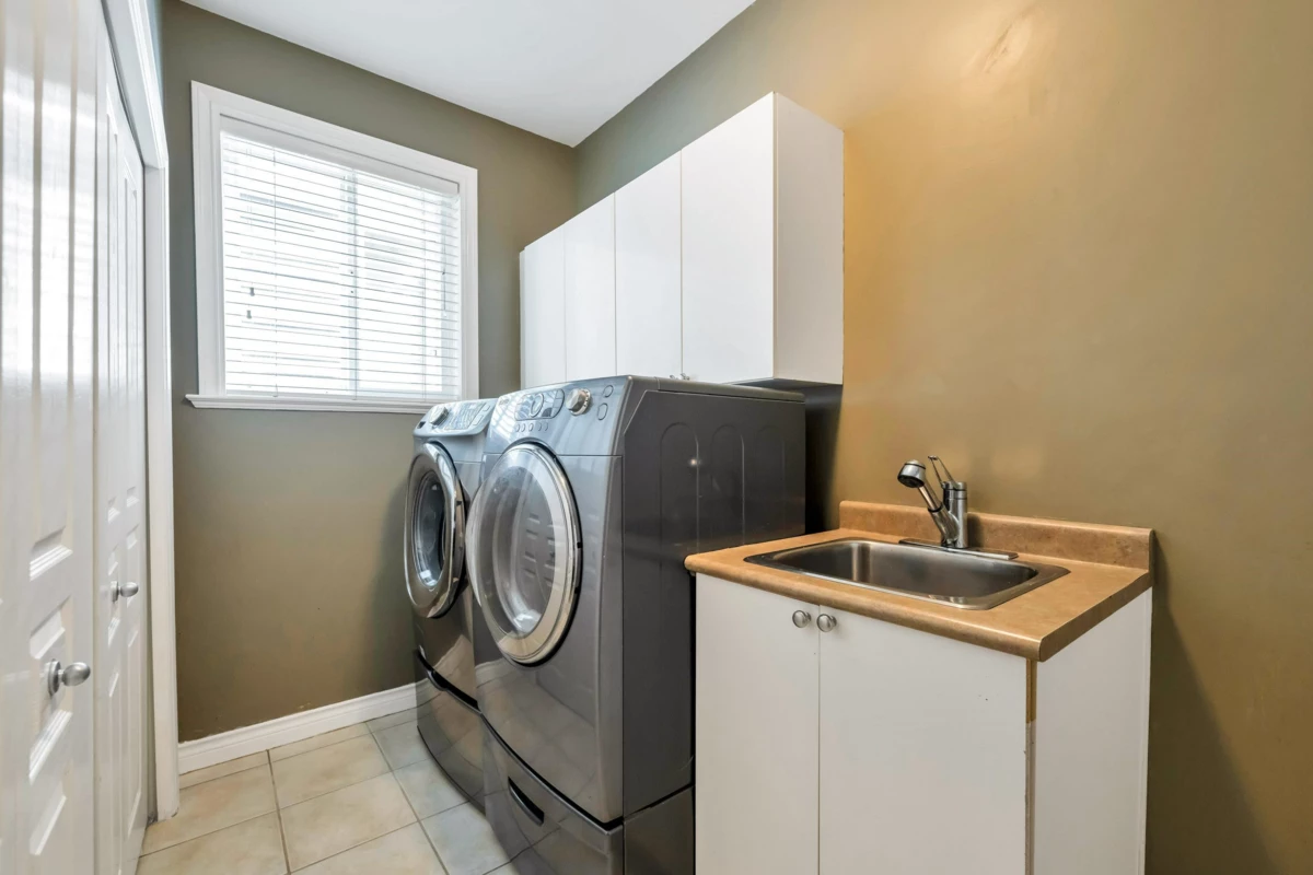 Powder Room Photo of 5770 167a Street, Surrey, BC