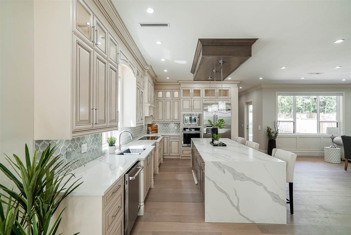 Kitchen Photo of 9487 162a Street, Surrey, BC