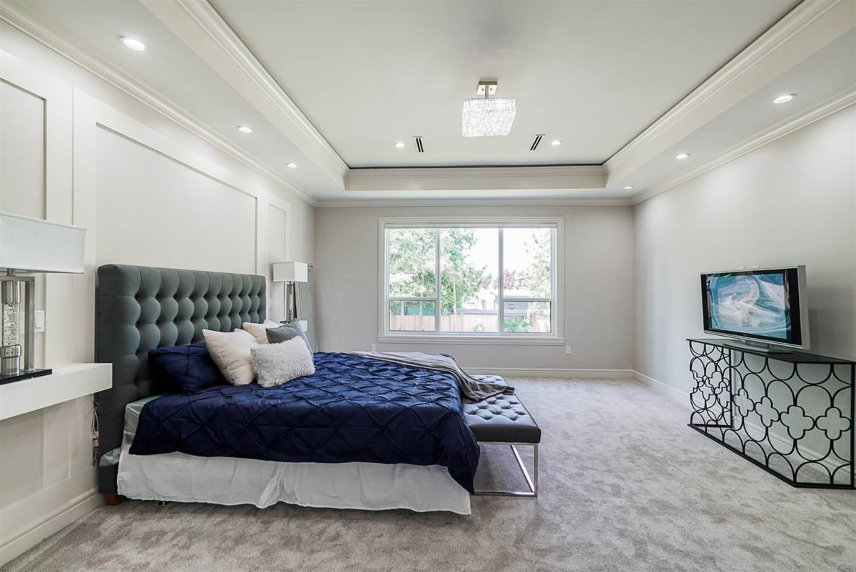 Walk-In Closet Photo of 9487 162a Street, Surrey, BC