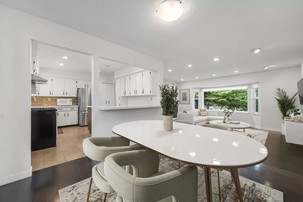 Dining Area Photo of 10996 82 Avenue, Delta, BC