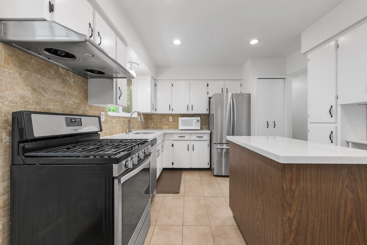 Kitchen Island Photo of 10996 82 Avenue, Delta, BC