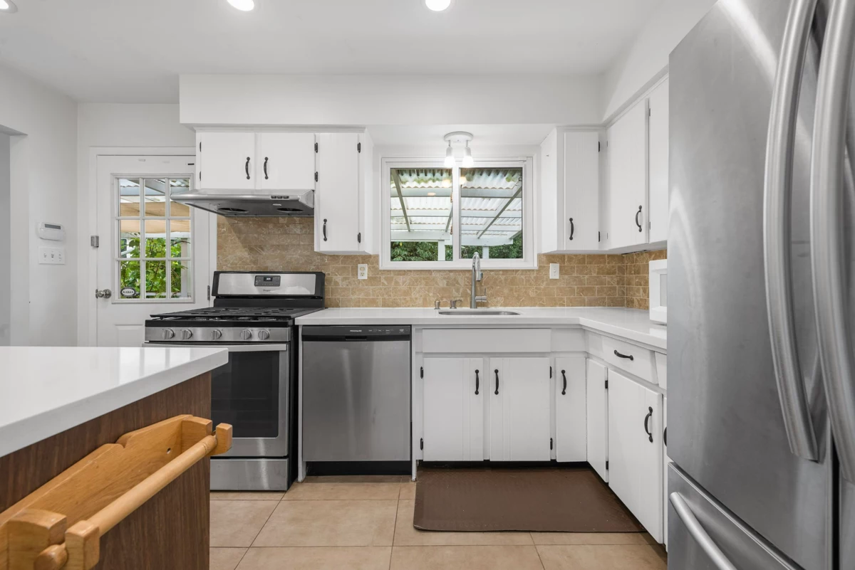 Kitchen Photo of 10996 82 Avenue, Delta, BC