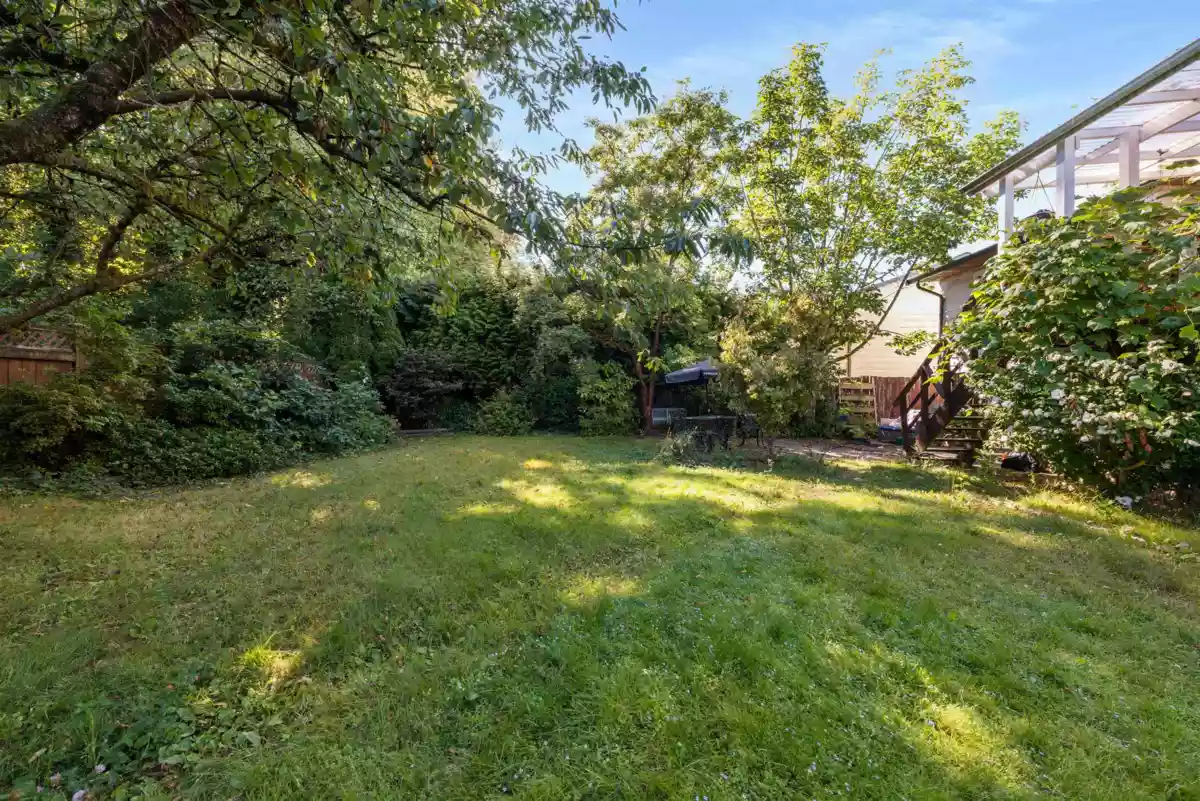 Powder Room Photo of 10996 82 Avenue, Delta, BC