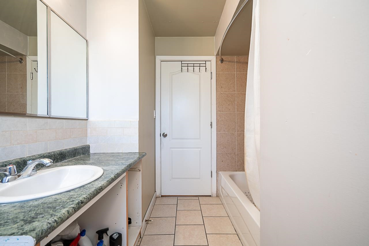 Basement Recreation Room Photo of 11900 Burnett Street, Maple Ridge, BC