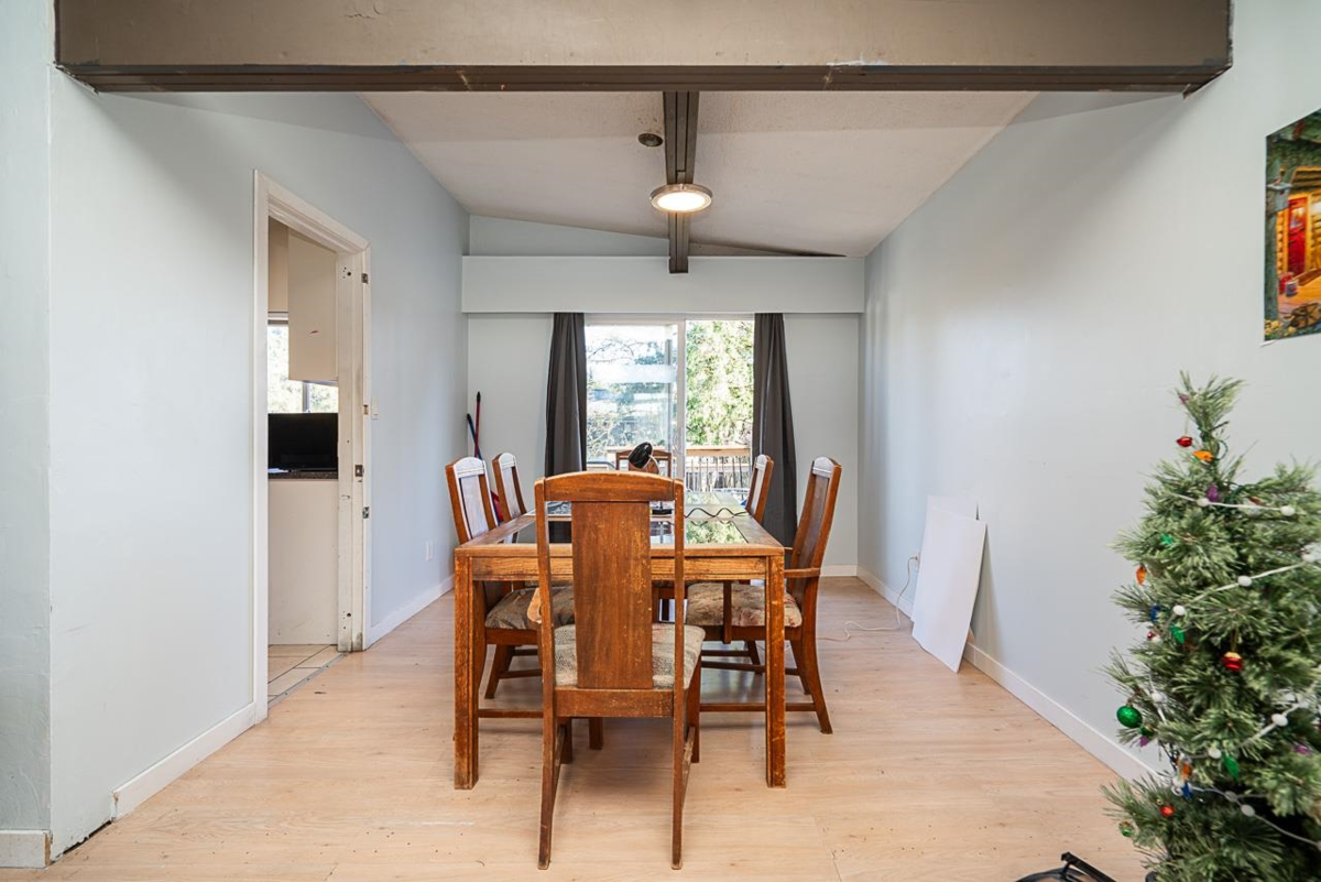 Breakfast Nook Photo of 11900 Burnett Street, Maple Ridge, BC