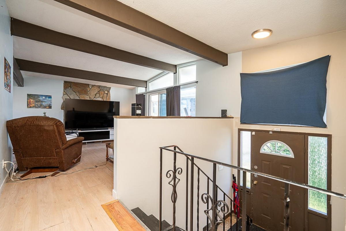 Dining Area Photo of 11900 Burnett Street, Maple Ridge, BC