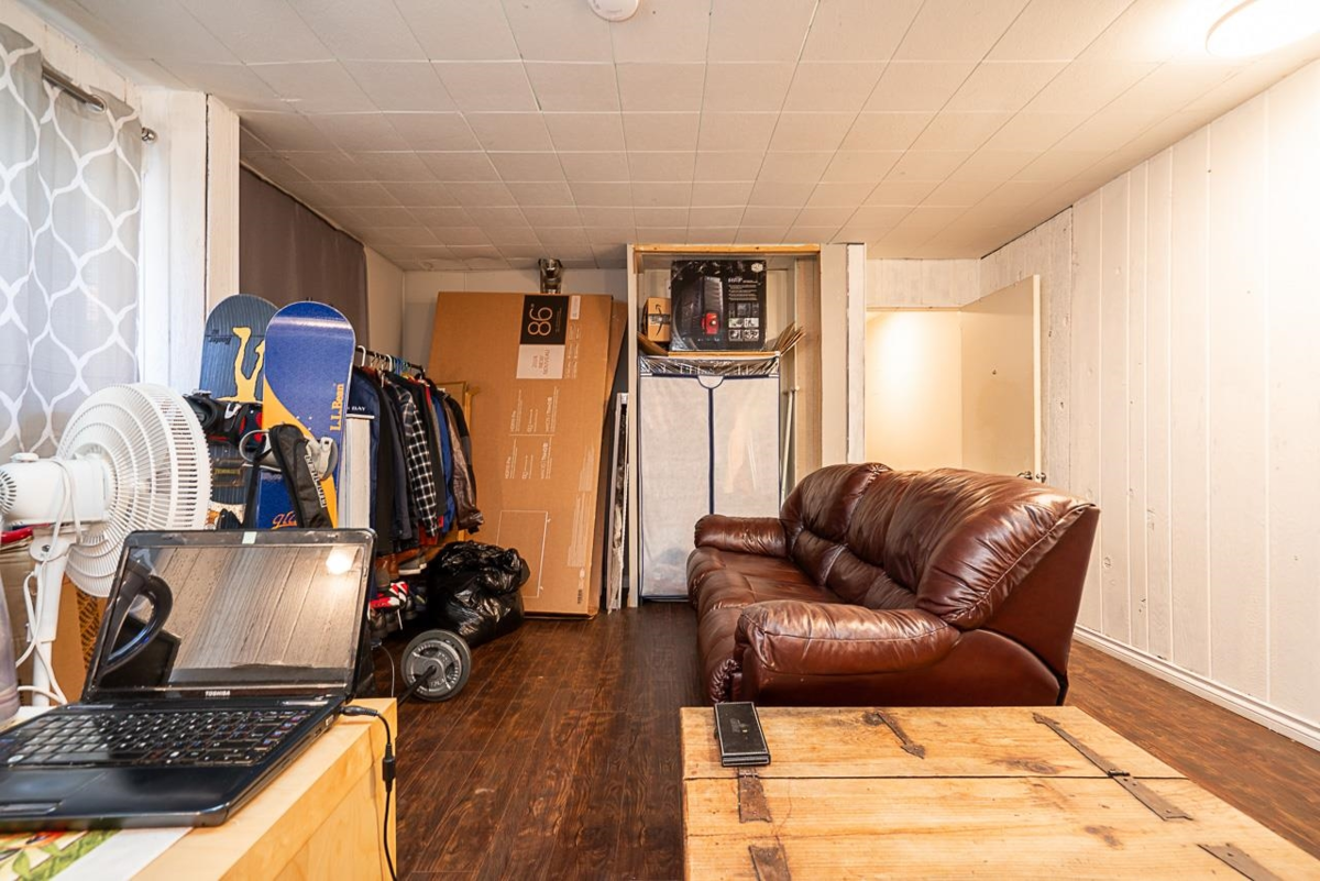 Entry Foyer Photo of 11900 Burnett Street, Maple Ridge, BC