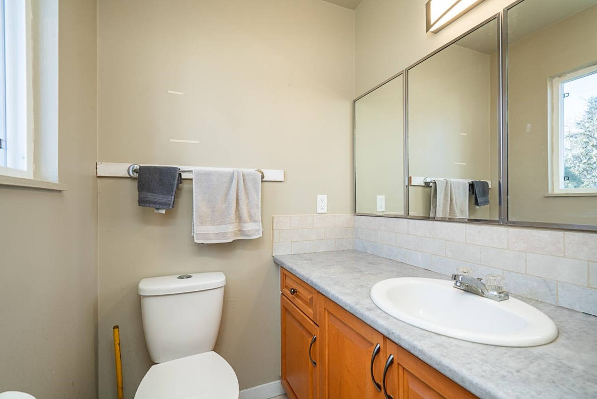 Guest Bathroom Photo of 11900 Burnett Street, Maple Ridge, BC