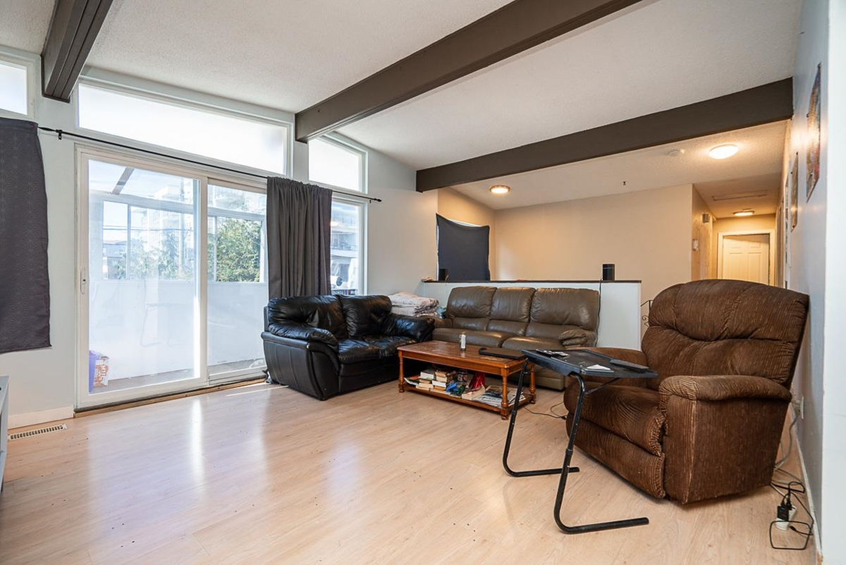 Kitchen Island Photo of 11900 Burnett Street, Maple Ridge, BC