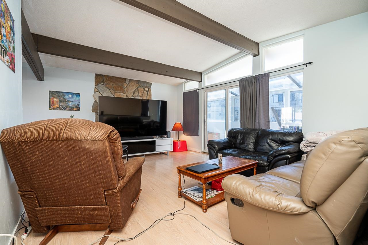 Kitchen Photo of 11900 Burnett Street, Maple Ridge, BC