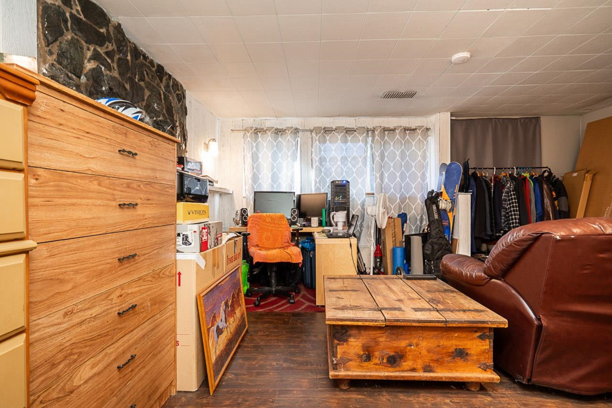 Mudroom Photo of 11900 Burnett Street, Maple Ridge, BC