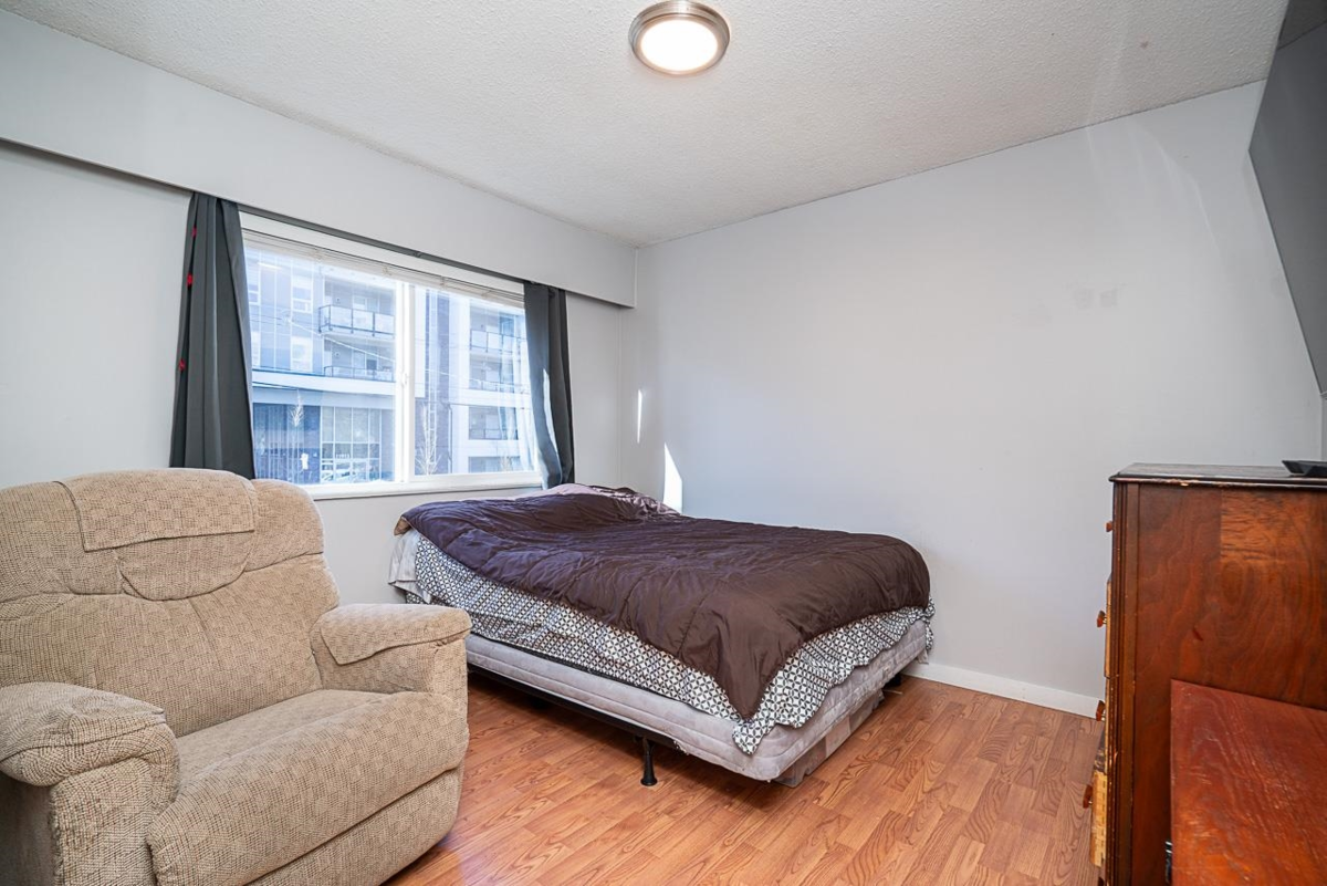 Powder Room Photo of 11900 Burnett Street, Maple Ridge, BC