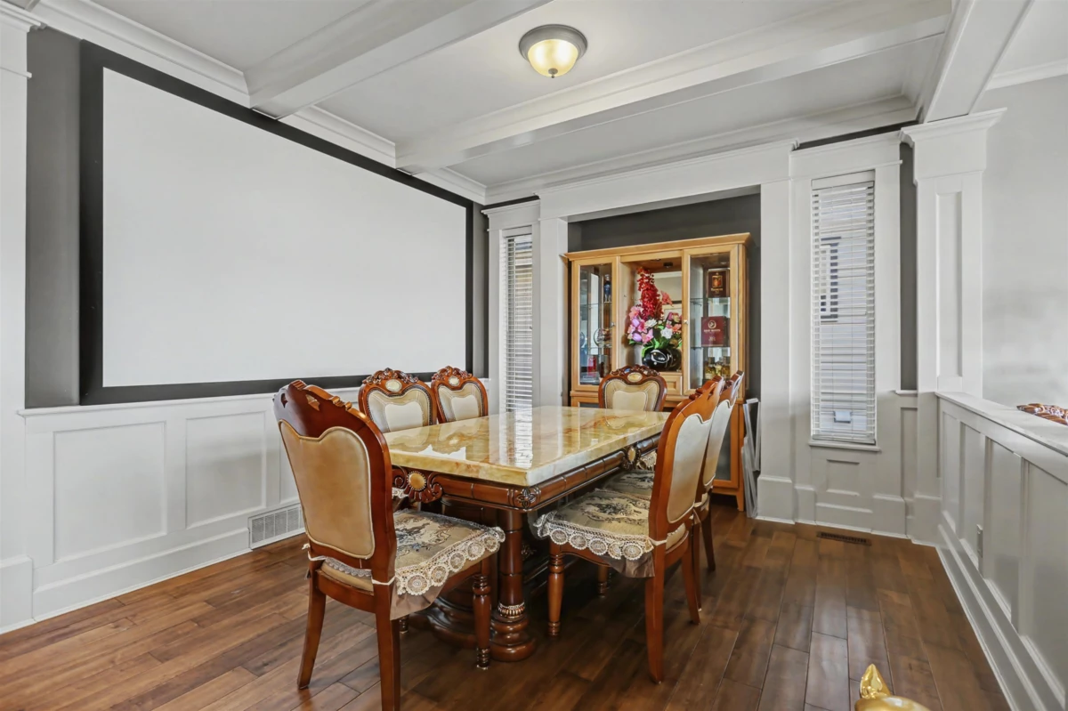 Breakfast Nook Photo of 3493 Applewood Drive, Abbotsford, BC