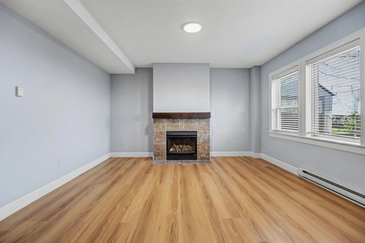 Entry Foyer Photo of 3493 Applewood Drive, Abbotsford, BC