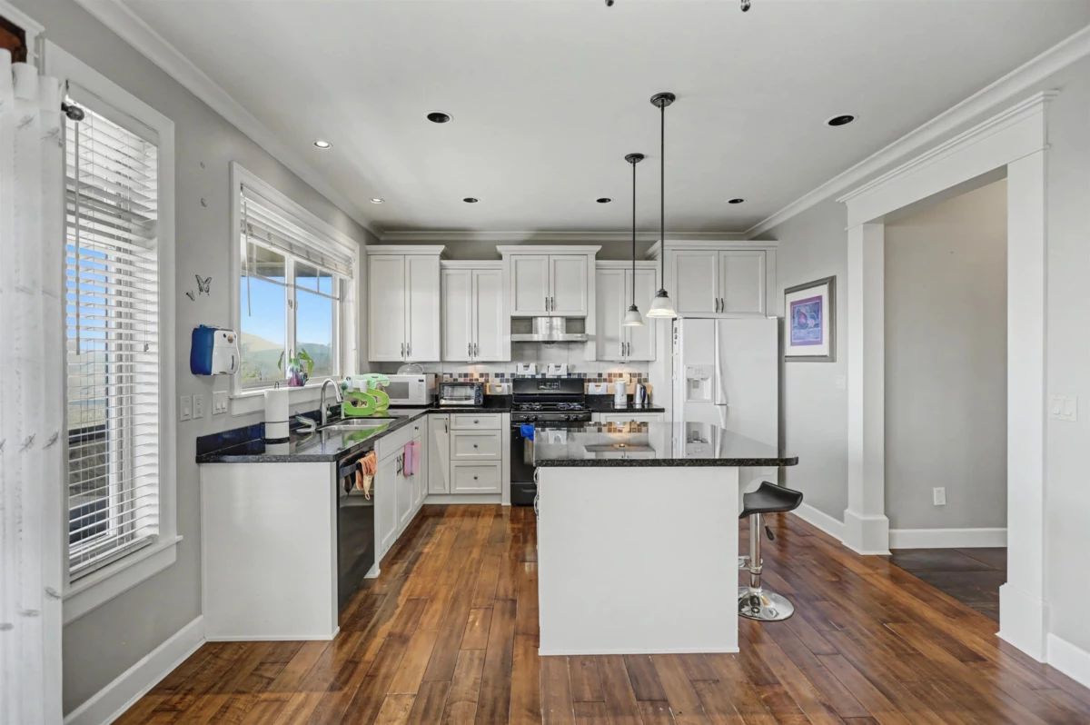 Family Room Photo of 3493 Applewood Drive, Abbotsford, BC