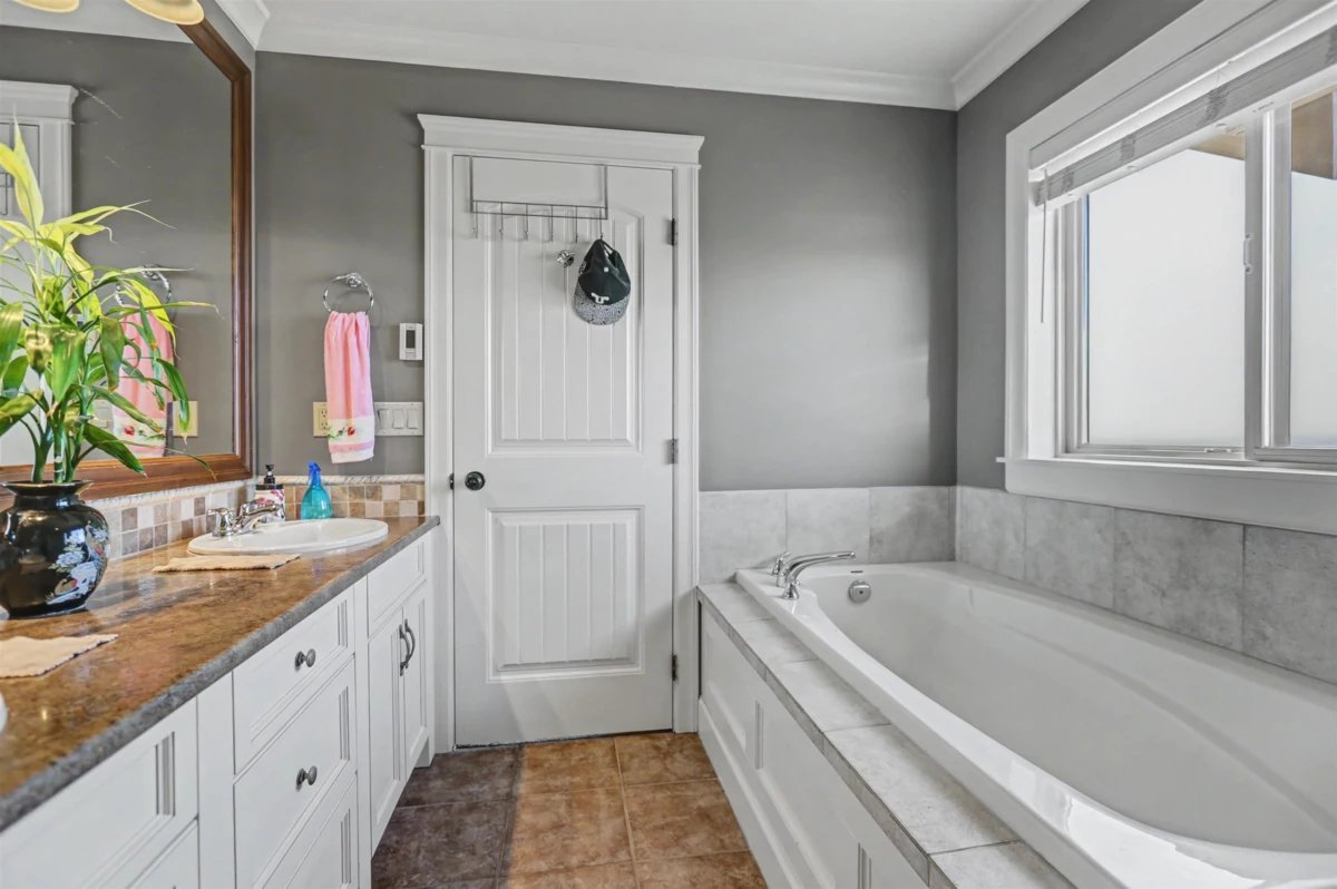 Guest Bathroom Photo of 3493 Applewood Drive, Abbotsford, BC