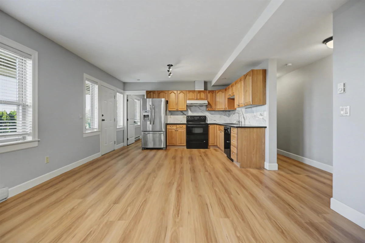 Hallway Photo of 3493 Applewood Drive, Abbotsford, BC