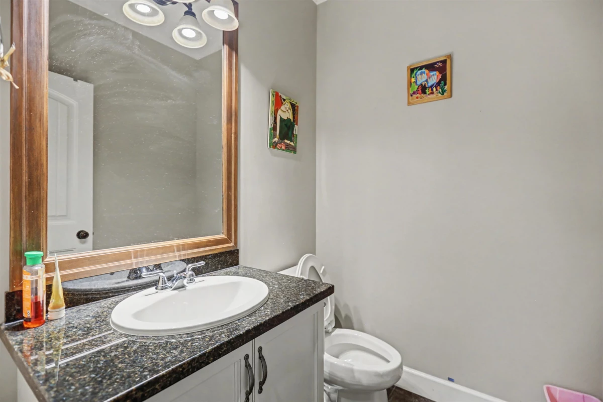 Primary Bathroom Photo of 3493 Applewood Drive, Abbotsford, BC