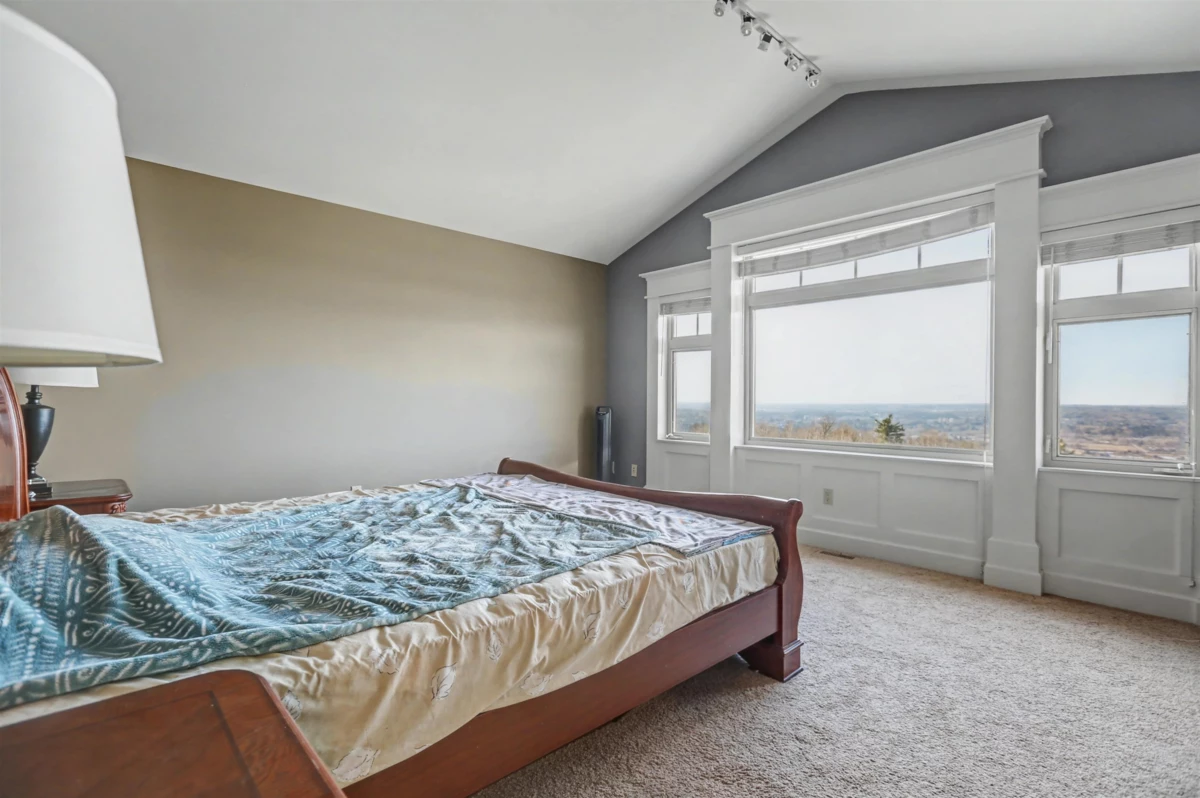 Walk-In Closet Photo of 3493 Applewood Drive, Abbotsford, BC