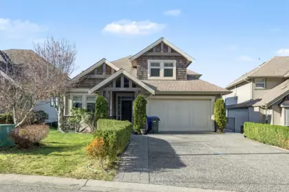 3493 Applewood Drive, Abbotsford, BC, Abbotsford East — 6 bed single family residence for sale